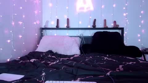 Snapshot of bubble_girl_lo chatting on 07-16-26, 06:30 Queen Lola XXX online show from 07-16-26, 06:30
