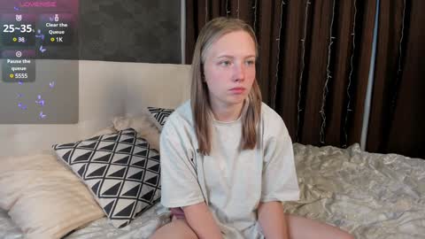 Snapshot of bubblebbb chatting on 01-10-25, 05:05 Sabrina online show from 01-10-25, 05:05