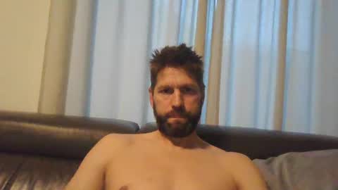 Snapshot of bubblebee1982 chatting on 10-19-25, 04:18 bubblebee1982 online show from 10-19-25, 04:18