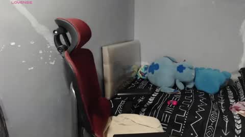 Snapshot of bubblebuttpinay chatting on 07-14-26, 12:13 Sunshine online show from 07-14-26, 12:13