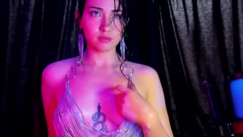 Snapshot of bubblewhite_ chatting on 12-19-24, 05:29 BubbleJereth online show from 12-19-24, 05:29