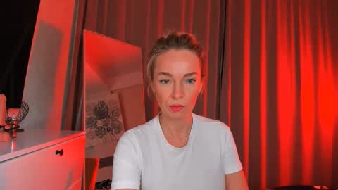 Snapshot of bubbling_crush chatting on 11-25-25, 11:27 bubbling_crush online show from 11-25-25, 11:27