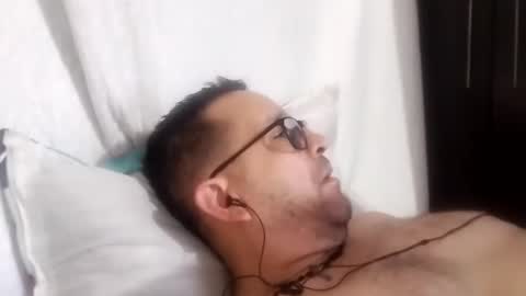 Snapshot of buchs32 chatting on 10-23-25, 05:40 buchs32 online show from 10-23-25, 05:40