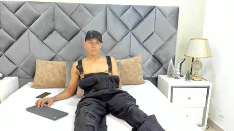 Buda y Cataleya online show from 12-14-25, 03:17