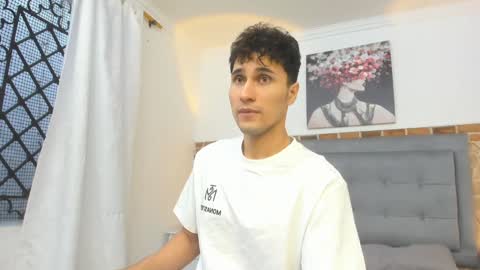 Snapshot of buddy_whitte chatting on 01-18-25, 12:36 Buddy Whitte online show from 01-18-25, 12:36