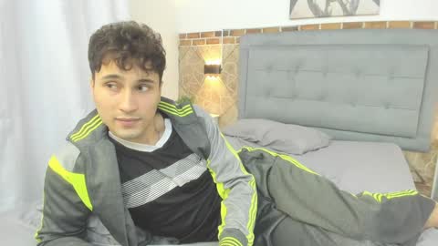 Snapshot of buddy_whitte chatting on 01-21-25, 02:26 Buddy Whitte online show from 01-21-25, 02:26