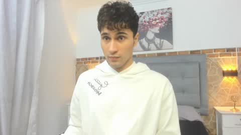 Snapshot of buddy_whitte chatting on 01-29-25, 11:30 Buddy Whitte online show from 01-29-25, 11:30