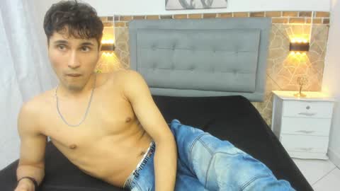 Snapshot of buddy_whitte chatting on 01-29-25, 02:32 Buddy Whitte online show from 01-29-25, 02:32