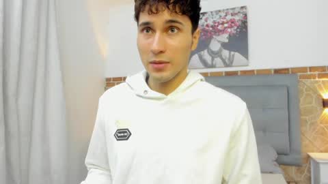 Snapshot of buddy_whitte chatting on 02-01-25, 11:21 Buddy Whitte online show from 02-01-25, 11:21