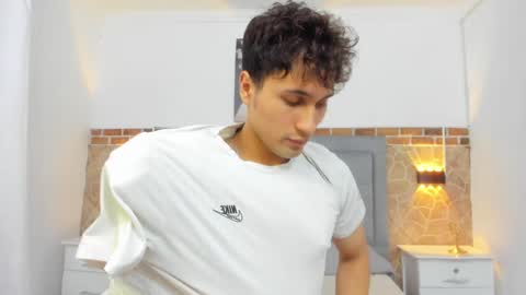 Snapshot of buddy_whitte chatting on 02-02-25, 05:26 Buddy Whitte online show from 02-02-25, 05:26