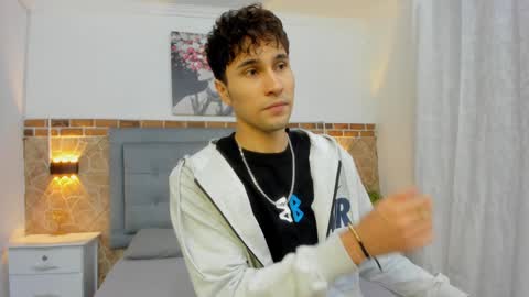 Snapshot of buddy_whitte chatting on 02-04-25, 11:16 Buddy Whitte online show from 02-04-25, 11:16