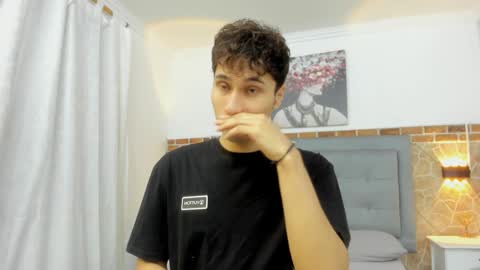 Snapshot of buddy_whitte chatting on 02-05-25, 11:23 Buddy Whitte online show from 02-05-25, 11:23