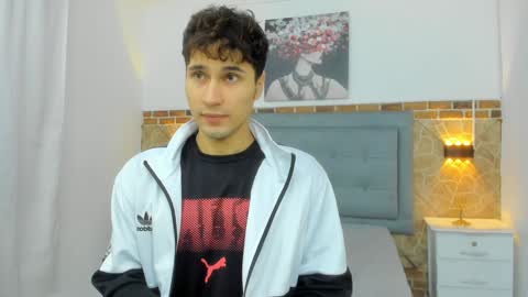 Snapshot of buddy_whitte chatting on 02-08-25, 11:22 Buddy Whitte online show from 02-08-25, 11:22