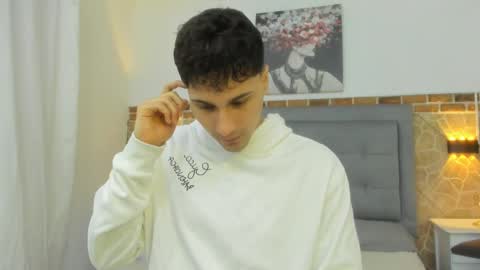 Snapshot of buddy_whitte chatting on 02-12-25, 11:18 Buddy Whitte online show from 02-12-25, 11:18