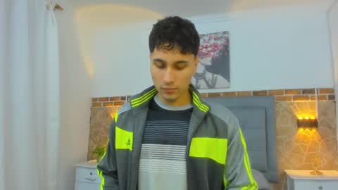 Snapshot of buddy_whitte chatting on 02-14-25, 11:21 Buddy Whitte online show from 02-14-25, 11:21