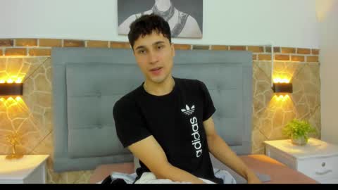 Snapshot of buddy_whitte chatting on 02-23-25, 11:33 Buddy Whitte online show from 02-23-25, 11:33