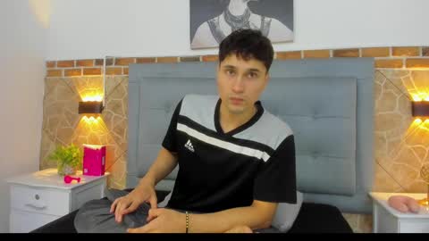 Snapshot of buddy_whitte chatting on 02-24-25, 12:59 Buddy Whitte online show from 02-24-25, 12:59