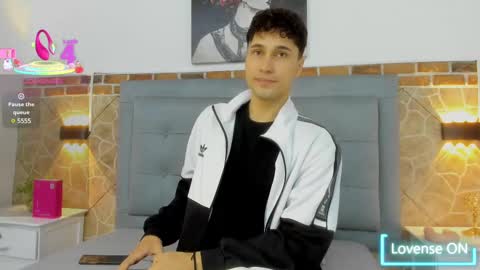 Snapshot of buddy_whitte chatting on 02-26-25, 11:30 Buddy Whitte online show from 02-26-25, 11:30