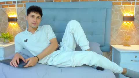 Snapshot of buddy_whitte chatting on 03-10-25, 05:39 Buddy Whitte online show from 03-10-25, 05:39