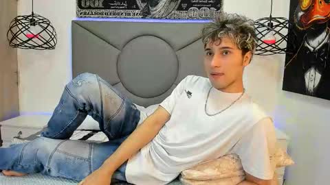 Snapshot of buddy_whitte chatting on 10-27-25, 12:09 Buddy Whitte online show from 10-27-25, 12:09