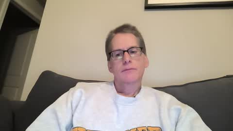 Snapshot of budman004 chatting on 05-03-26, 01:33 budman004 online show from 05-03-26, 01:33