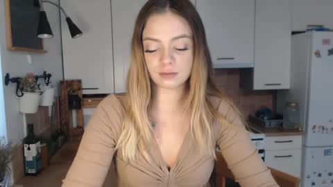 Snapshot of buffyextasy chatting on 09-30-25, 07:13 Buffy online show from 09-30-25, 07:13