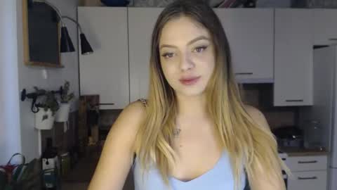 Snapshot of buffyextasy chatting on 12-05-25, 08:45 Buffy online show from 12-05-25, 08:45