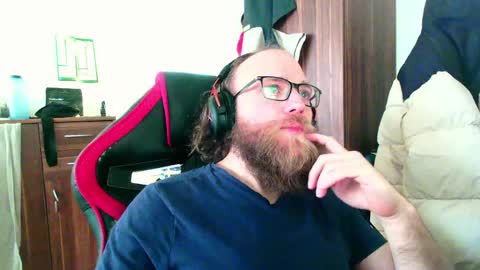 Snapshot of buhalteris chatting on 05-19-26, 10:32 Lukas online show from 05-19-26, 10:32