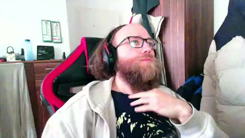 Snapshot of buhalteris chatting on 05-20-26, 08:53 Lukas online show from 05-20-26, 08:53