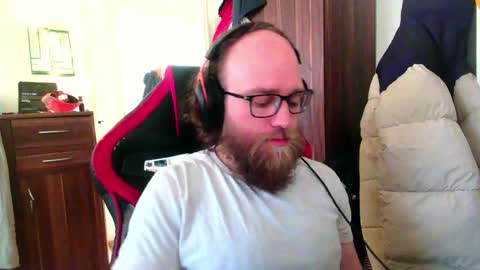 Snapshot of buhalteris chatting on 05-22-26, 08:53 Lukas online show from 05-22-26, 08:53