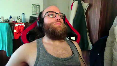 Snapshot of buhalteris chatting on 05-25-26, 04:02 Lukas online show from 05-25-26, 04:02