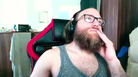 Snapshot of buhalteris chatting on 06-17-26, 06:16 Lukas online show from 06-17-26, 06:16