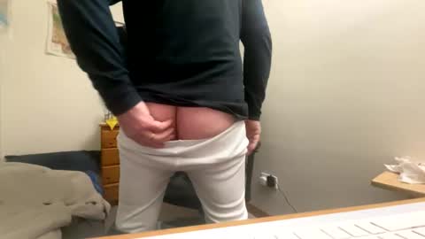 Snapshot of bulkyboners chatting on 01-01-25, 08:35 ejaculation for 250 online show from 01-01-25, 08:35