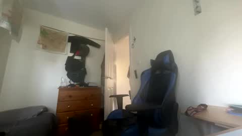 Snapshot of bulkyboners chatting on 01-31-25, 11:03 ejaculation for 250 online show from 01-31-25, 11:03