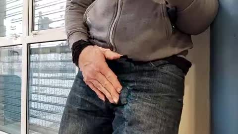 Snapshot of bulkyboners chatting on 02-02-25, 10:46 ejaculation for 250 online show from 02-02-25, 10:46