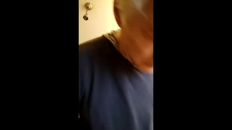 Snapshot of bulkyboners chatting on 02-05-25, 09:57 ejaculation for 250 online show from 02-05-25, 09:57