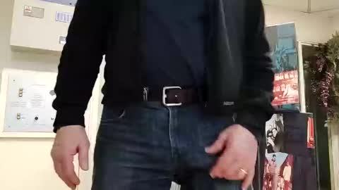 Snapshot of bulkyboners chatting on 02-23-25, 09:11 ejaculation for 250 online show from 02-23-25, 09:11