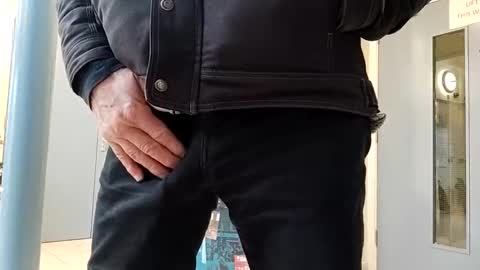 Snapshot of bulkyboners chatting on 11-30-25, 09:35 ejaculation for 250 online show from 11-30-25, 09:35