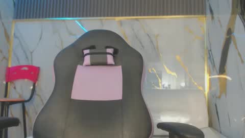 bull_cam online show from 10-22-25, 07:57