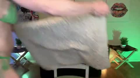 Snapshot of bunnieandthedude chatting on 06-21-26, 04:26 BUNNIE and THE DUDE TheLebowskis online show from 06-21-26, 04:26