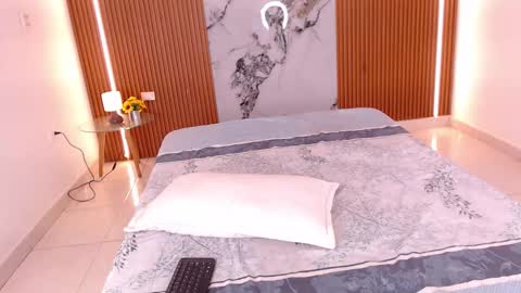 Rossi Hill online show from 03-20-26, 01:27