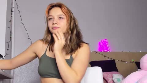 Snapshot of bunny_bonny chatting on 12-16-24, 05:06 Alice online show from 12-16-24, 05:06