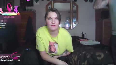 Snapshot of bunny_n_clyde_69 chatting on 11-23-25, 02:44 Bunny N Clyde online show from 11-23-25, 02:44