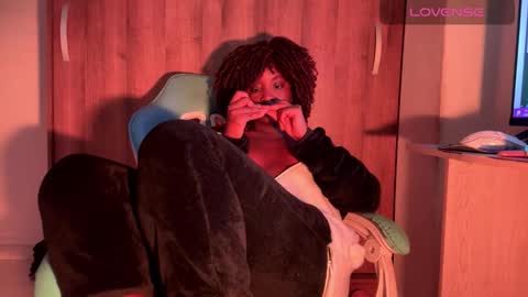 Isa online show from 10-27-25, 02:32