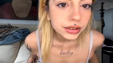 Bunnyaliengirl online show from 01-19-25, 06:21