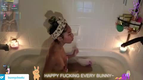Tokki  bunny  online show from 10-18-25, 05:21
