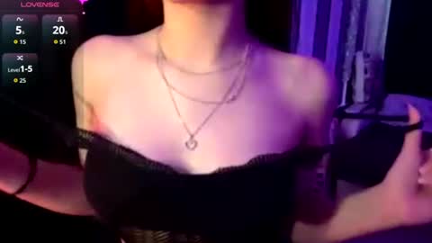 Snapshot of bunnytrussel chatting on 07-19-26, 07:01 Bella online show from 07-19-26, 07:01