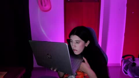 Snapshot of bunnyy09 chatting on 12-29-24, 01:56 Jess online show from 12-29-24, 01:56