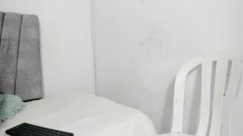 Snapshot of burbuja_evans chatting on 02-15-25, 12:04 burbuja_evans online show from 02-15-25, 12:04