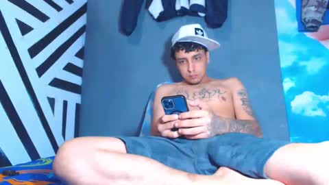 Snapshot of burningboyy chatting on 11-27-25, 10:28 independiente online show from 11-27-25, 10:28